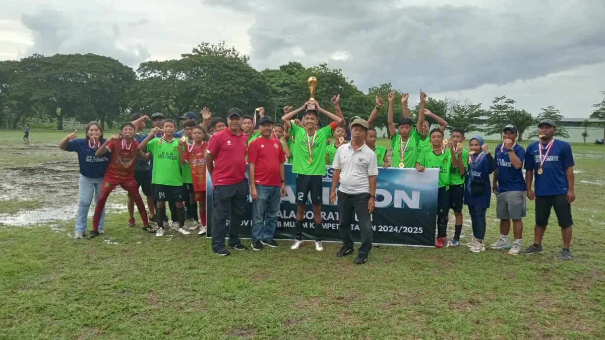 SSB Batu Tongkok menjuarai Piala Soeratin U-13 usai mengalahkan Bima United di babak final. (DOK/LOMBOK POST)
