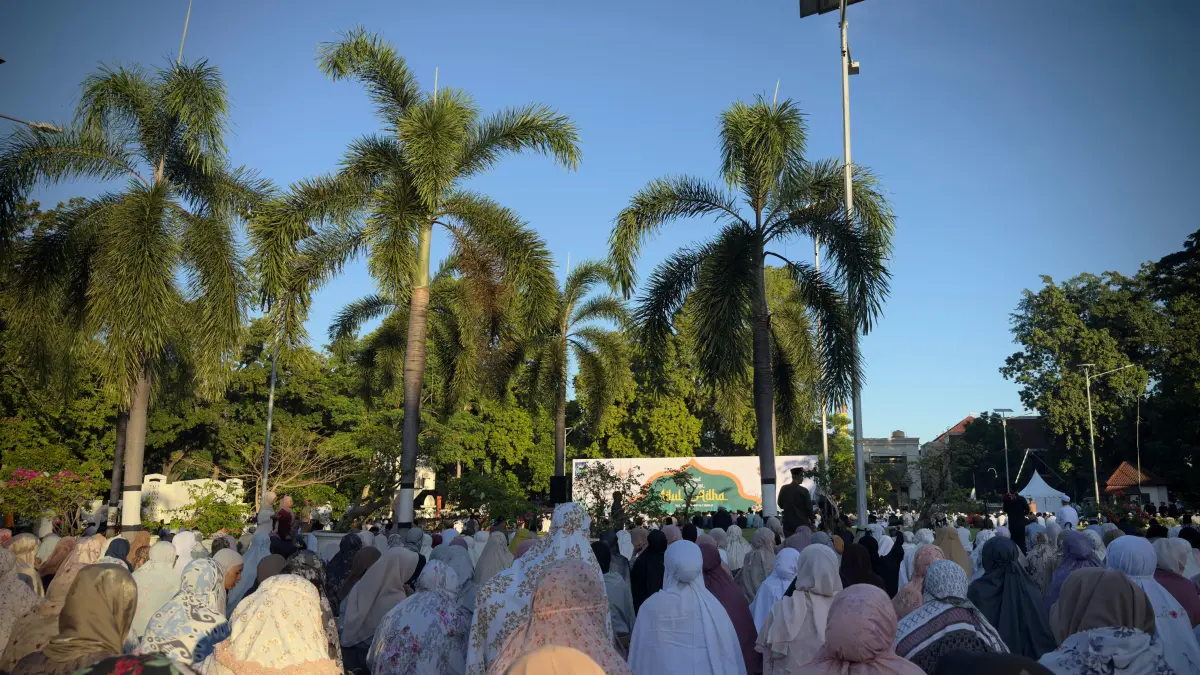 Suasana salat Iduladha 1447 Hijriah, di lapangan Bumi Gora Kompleks Kantor Gubernur NTB, Rabu (27/5). (YUYUN/LOMBOK POST)