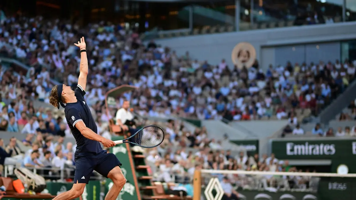 Alexander Zverev mencetak kemenangan ke-550 kariernya usai menyingkirkan Tomas Machac di Roland Garros 2026. (rolandgarros.com)