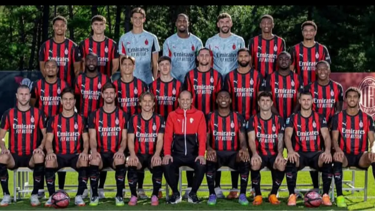 DI UJUNG REVOLUSI: Skuad AC Milan 2025-2026 asuhan Massimiliano Allegri yang kini sudah dipecat. (Istimewa) 