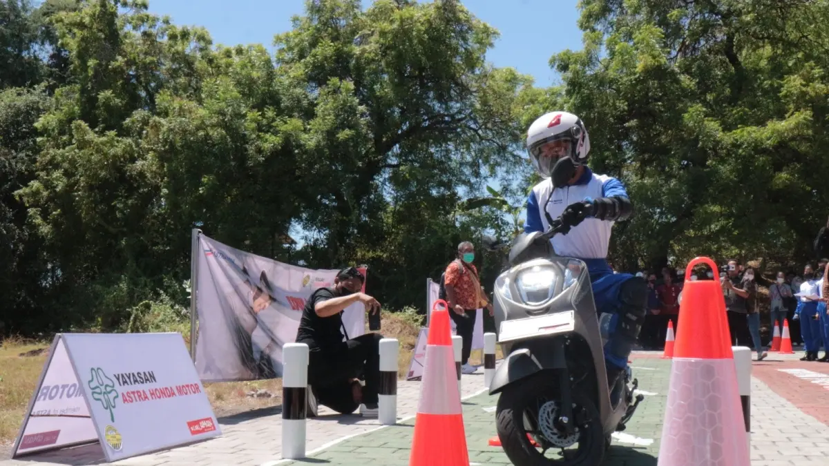 Ilustrasi safety riding