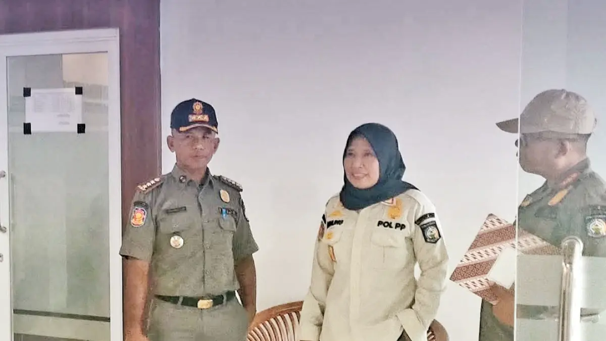 Kasat Pol PP NTB turun langsung memimpin pengawalan hearing.