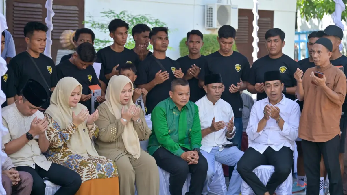 Umi Dinda, secara resmi melepas keberangkatan Tim Persatuan Sepak Bola Bima (Persebi) pada Rabu (26/5/2026).
