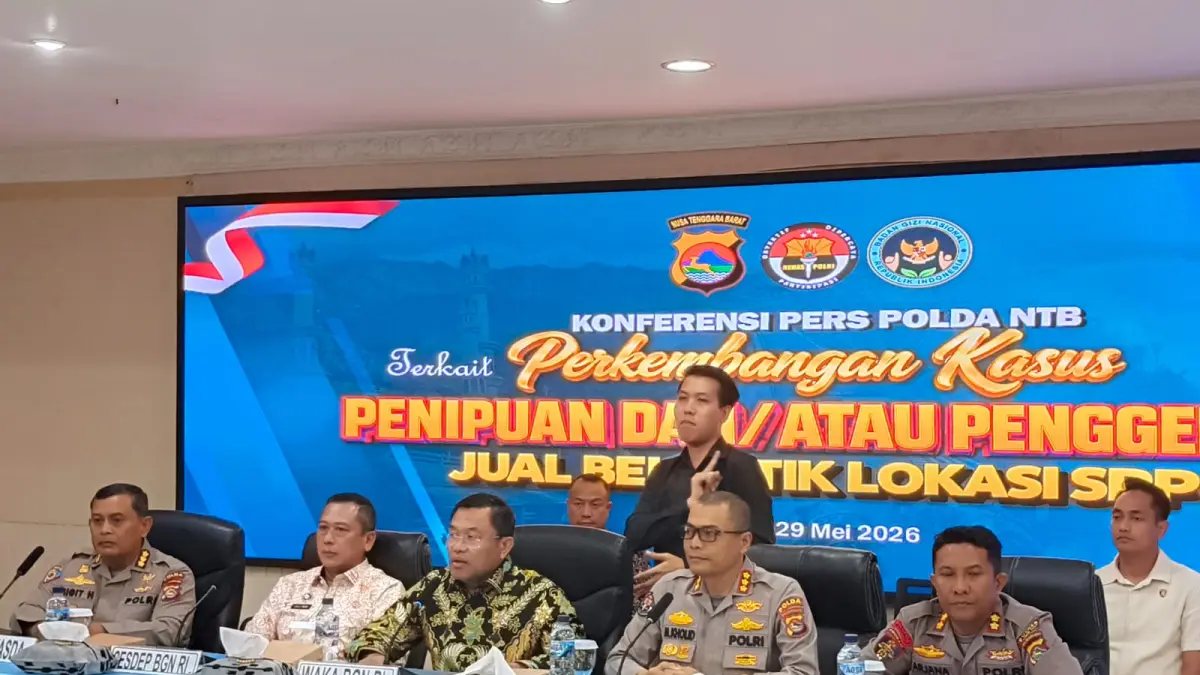 Wakil Kepala BGN Irjen Pol (P) Sony Sanjaya (tengah) menjelaskan kasus dugaan penipuan pembangunan dapur MBG di Lotim, Jumat (29/5).