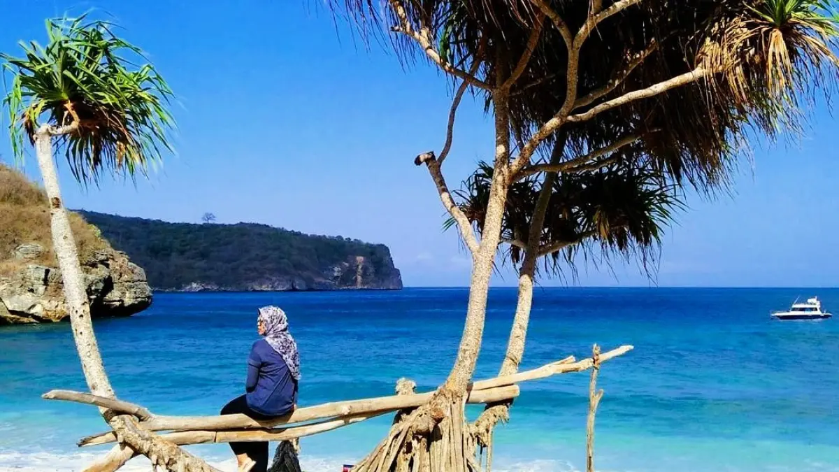 HIDDEN GEM: Suasana Pantai Lawar yang eksotis dan menawan di di Desa Sekongkang Bawah, Sekongkang, Kabupaten Sumbawa Barat. (Istimewa)