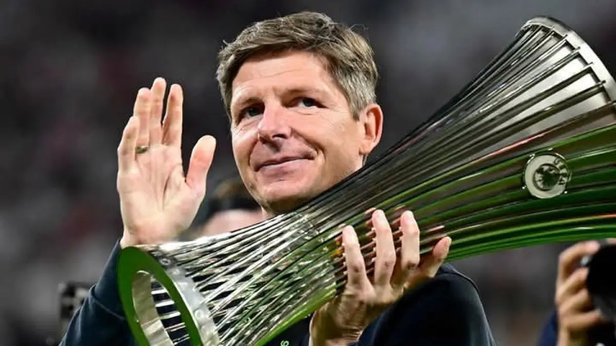 JUARA: Oliver Glasner, pelatih Crystal Palace yang merengkuh juara Liga Konferensi kini didekati AC Milan. (Istimewa) 
