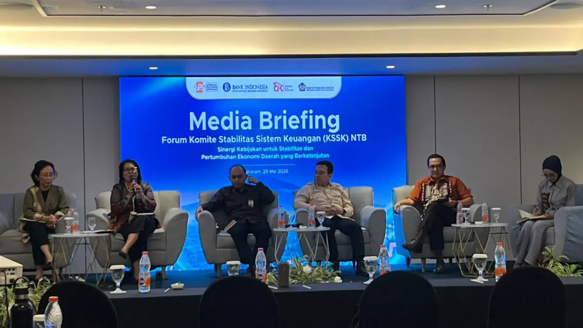 MEDIA BRIEFING: KSSK NTB menyampaikan perkembangan ekonomi, moneter dan fiskal NTB di Mataram, Jumat (29/5). (Ferial/Lombok Post)