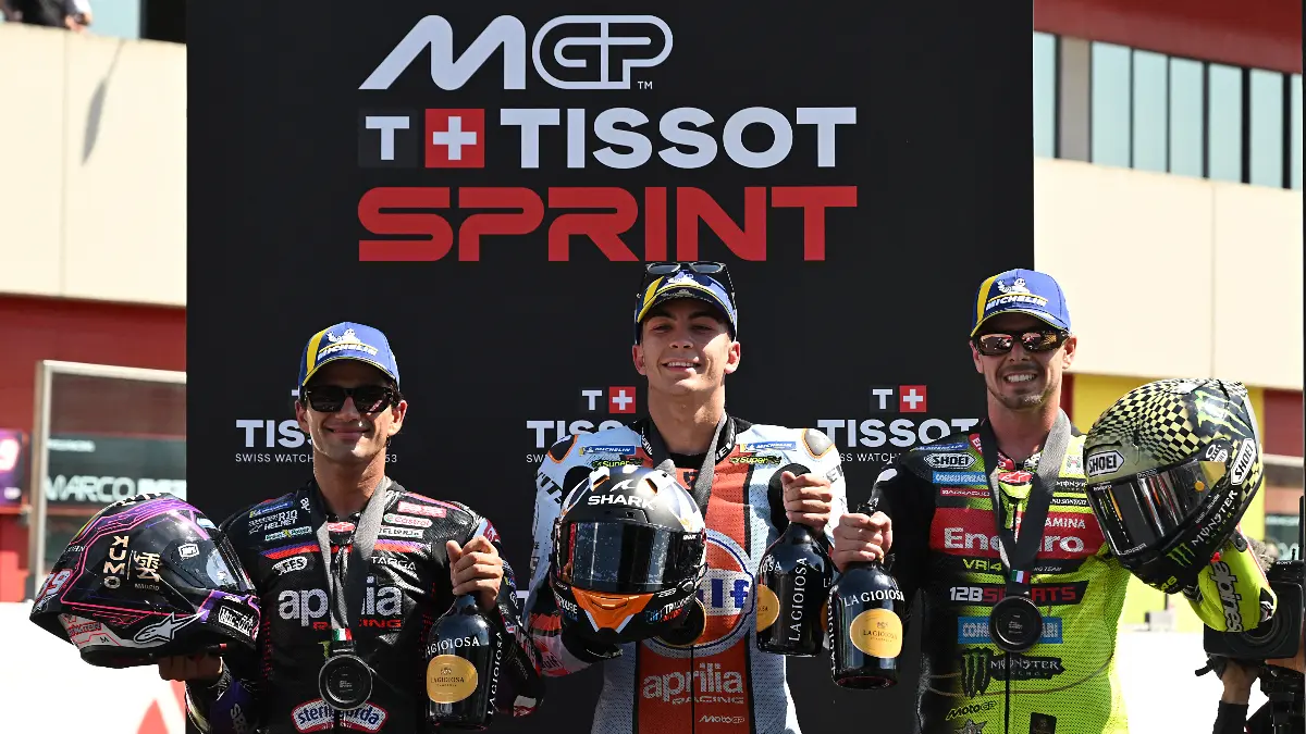 Raul Fernandez menang Sprint MotoGP Italia 2026. Jorge Martin pangkas jarak dari Marco Bezzecchi, persaingan klasemen makin ketat. (AFP Photo)