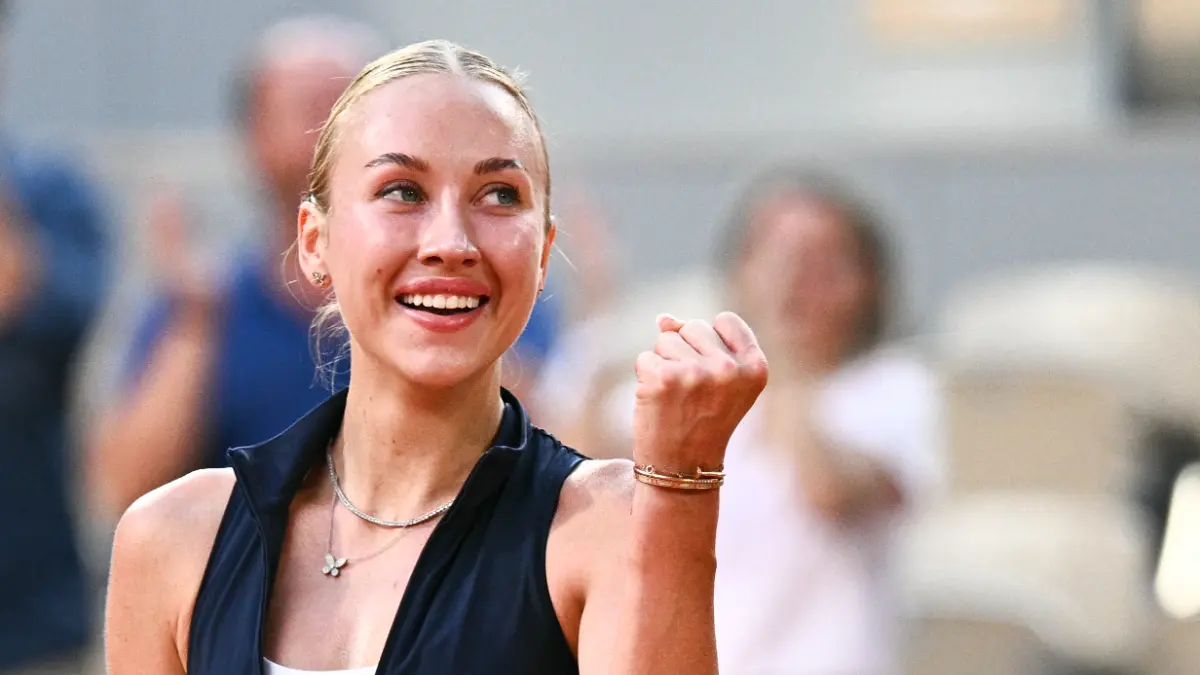 Coco Gauff tersingkir dari Roland Garros 2026 setelah kalah dramatis dari Anastasia Potapova yang tampil impresif dalam tiga set. (AFP Photo)