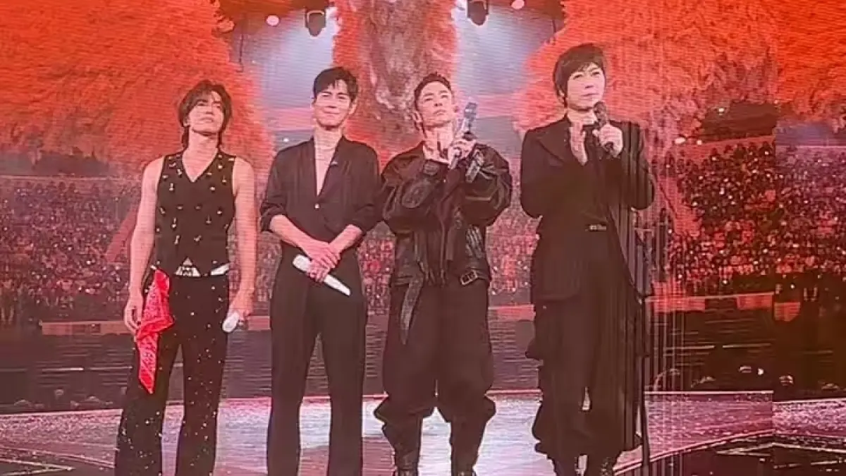 HORMAT PERPISAHAN: Artis F✦FOREVER 1st World Tour saat menutup tour konser dunia Indonesia di Indonesia Arena, GBK, Jakarta, Sabtu (30/5) malam. Konser ditutup dengan Lagu andalan F4-Liu Xing Yu dan medley keseluruhan lagu yang dibawakan selama konser.  (IST)