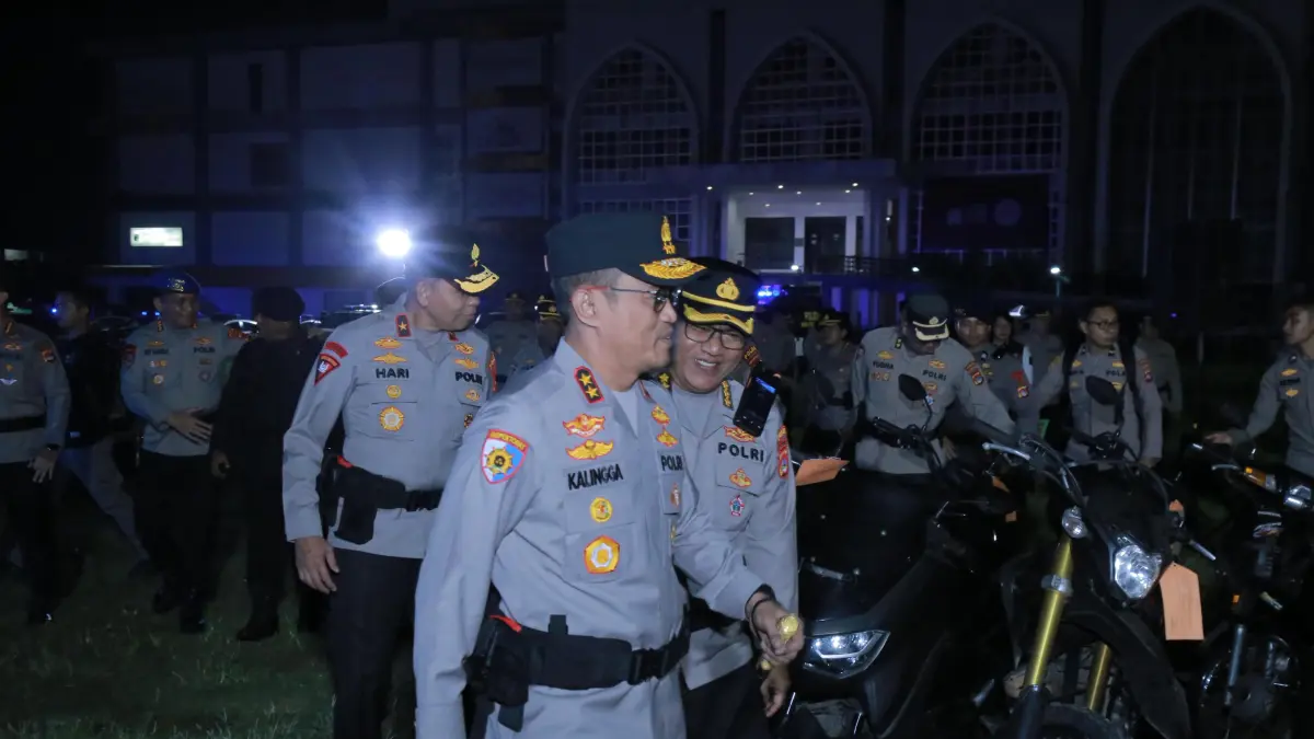 Kapolda NTB Irjen Pol Kalingga Rendra Raharja memimpin apel Patrolo Rinjani Presisi, Sabtu malam (30/5).