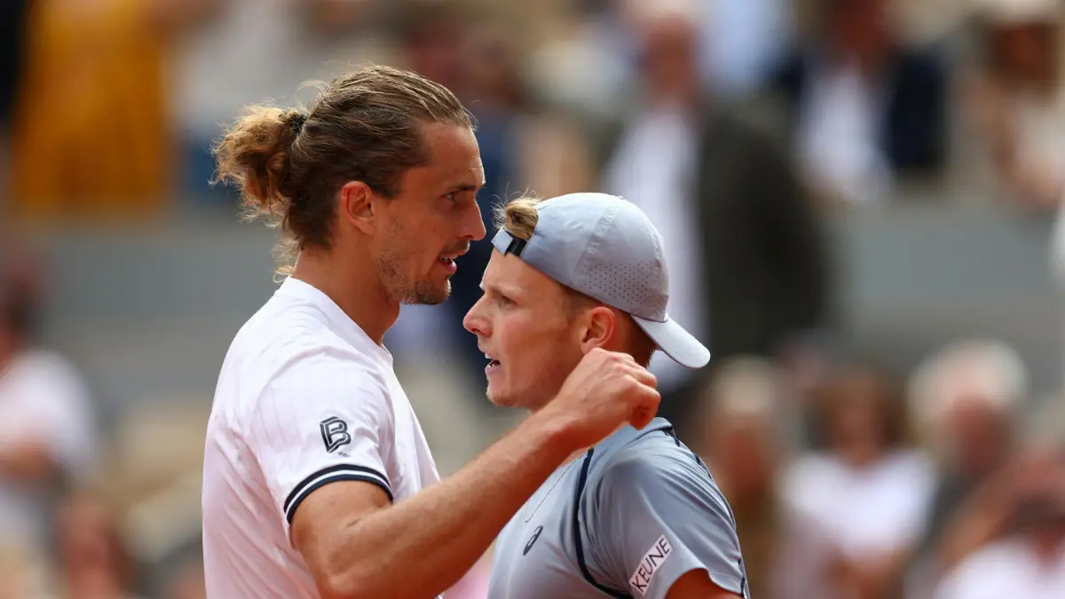 Alexander Zverev melaju ke perempat final Roland Garros 2026 usai menyingkirkan Jesper de Jong dan akan menghadapi Rafael Jodar. (rolandgarros.com)