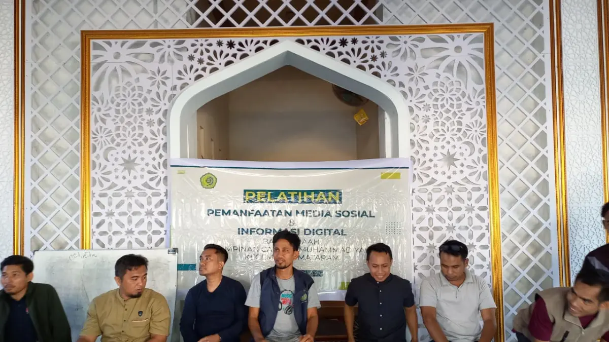 Edukasi pemanfaatan media sosial dan informasi digital yang digelar Prodi Perpustakaan dan Sains Informasi FISIPOL UMMAT berkolaborasi dengan Pimpinan Cabang Muhammadiyah Kecamatan Mataram 