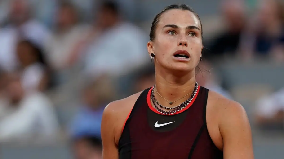 Aryna Sabalenka kalahkan Naomi Osaka 7-5, 6-3 dan melaju ke perempat final Roland Garros 2026. Rekor impresif terus berlanjut. (Instagram Roland Garros)