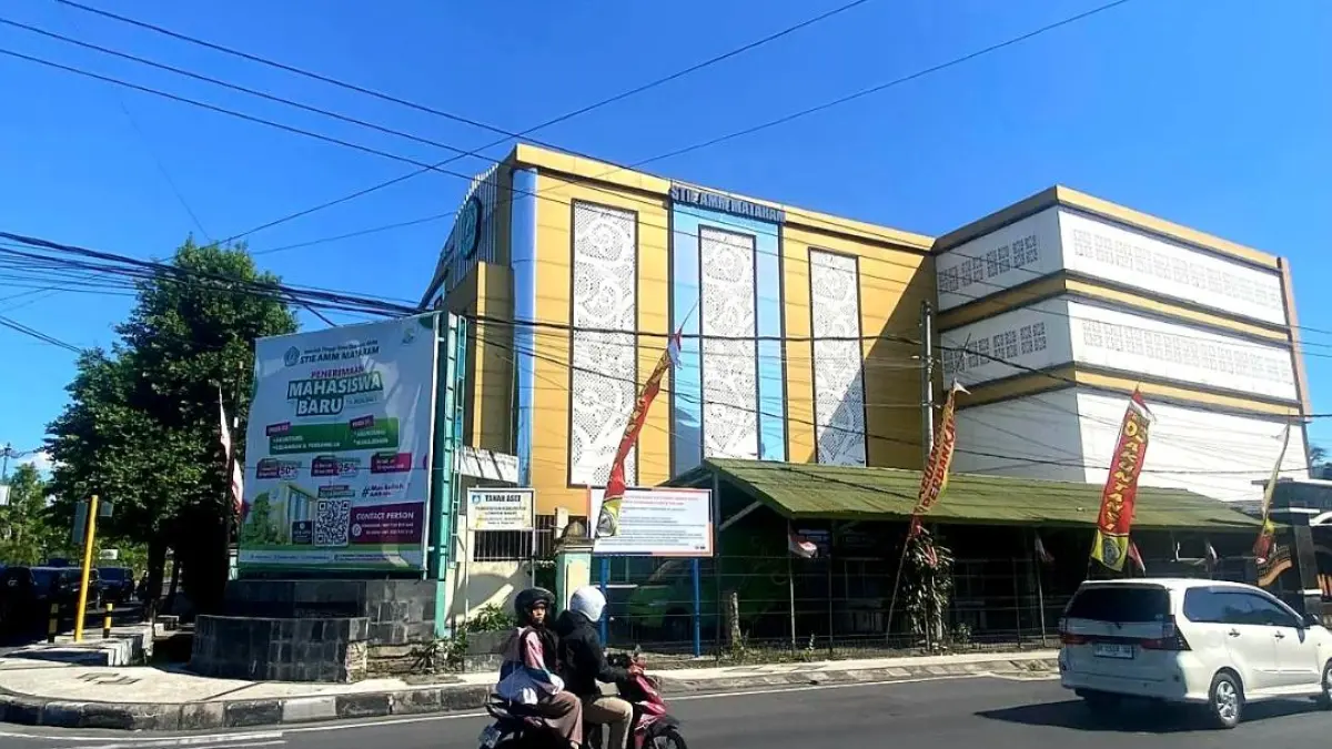 ASET DAERAH: Lahan Pemkab Lobar yang saat ini ditempati pihak AMM Mataram rencananya akan segera diambil alih Pemkab Lombok Barat. (Toni/Lombok Post)
