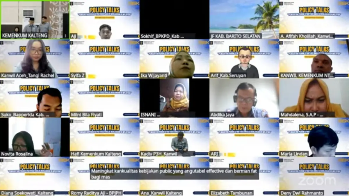 Jajaran Kantor Wilayah Kementerian Hukum Nusa Tenggara Barat mengikuti kegiatan Policy Talks bertema “Penguatan Peran Strategis Analis Kebijakan di Wilayah” secara virtual, Selasa (2/6).