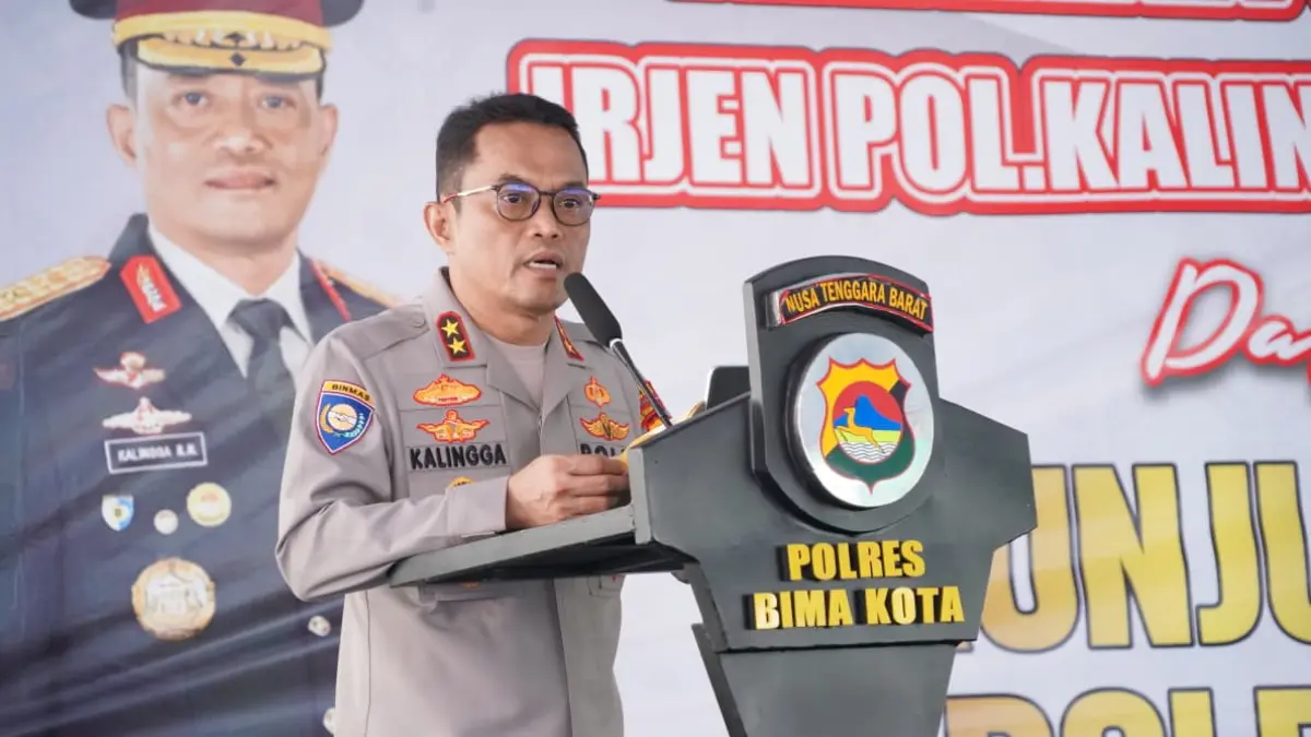 Kapolda NTB Irjen Pol Kalingga Rendra Raharja menyampaikan sambutan di Polres Bima Kota, Selasa (2/6).