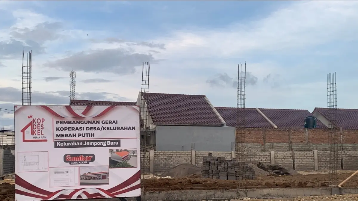 Salah satu pembangunan KDKMP di wilayah Jempong Selatan, beberapa waktu lalu. 