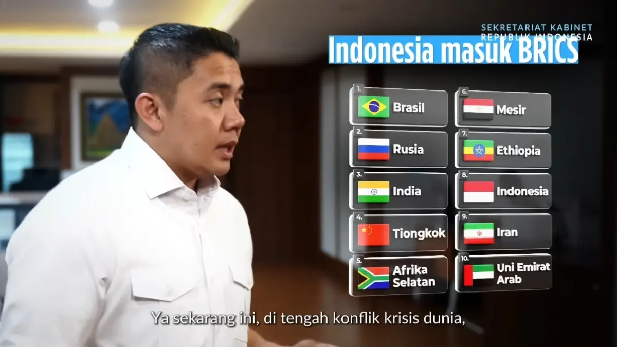 Seskab Teddy Indra Wijaya saat menjelaskan keanggotaan Indonesia di dalam BRICS