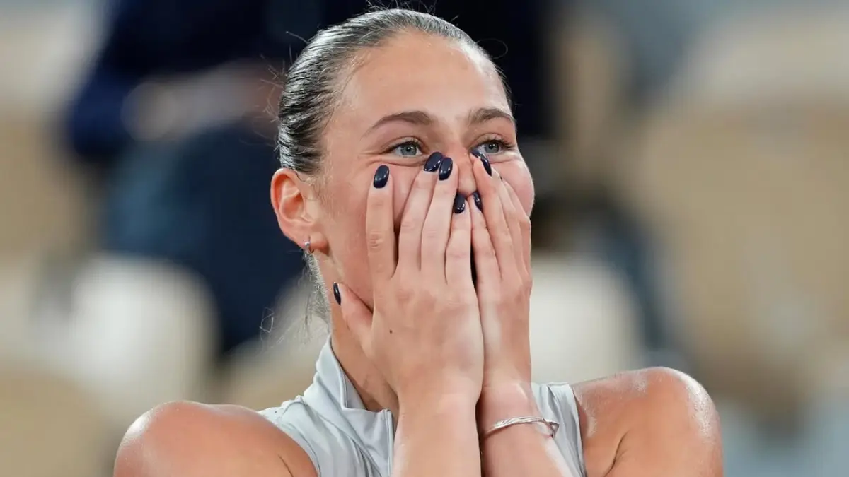 Marta Kostyuk cetak sejarah di Roland Garros 2026 usai mengalahkan Elina Svitolina dan lolos ke semifinal Grand Slam pertama. (Instagram Roland Garros)