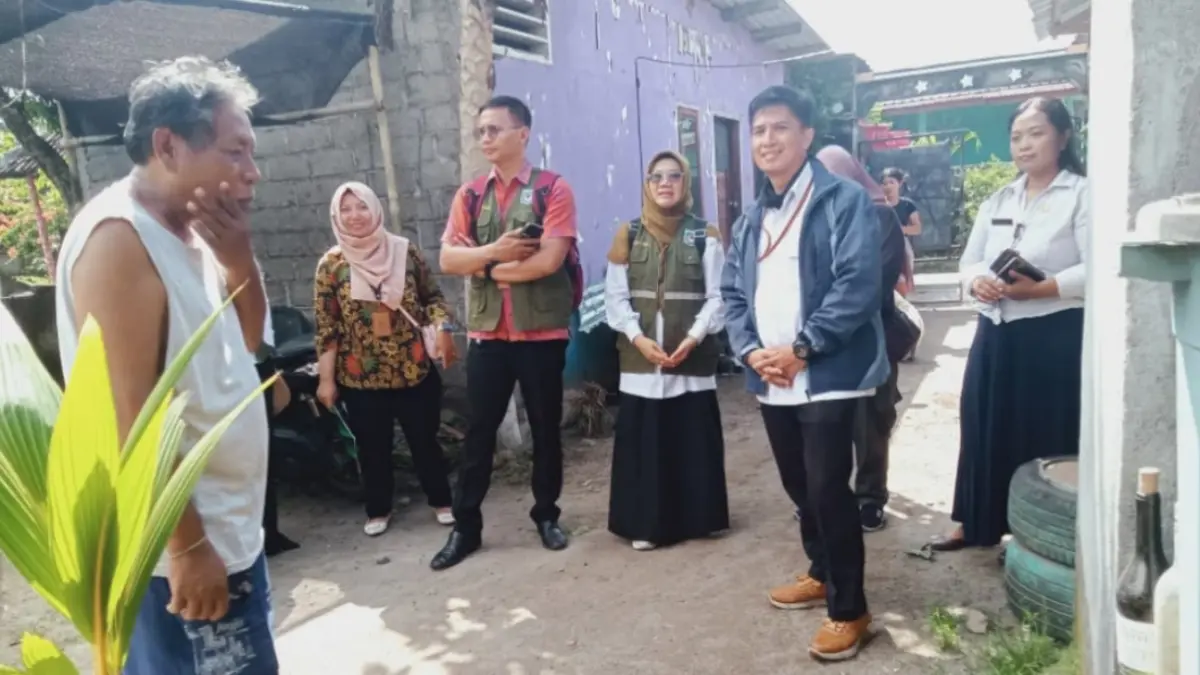 Setelah menerima aduan melalui kanal SP4N-LAPOR tim dari DPMPTSP Kota Mataram didampingi aparat keamanan turun ke salah satu lokasi usaha wedding organizer untuk bertemu dengan pelaku usaha untuk pengecekan izin usaha, pada Rabu (22/4). 