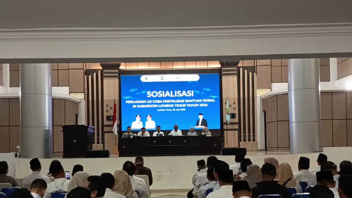 PERLINSOS: Dinas Sosial Lombok Timur (Lotim) bersama Perwakilan Kementerian Sosial saat melakukan sosialisasi Portal Perlindungan Sosial untuk penyaluran Bantuan Sosial (Bansos) dari Pemerintah