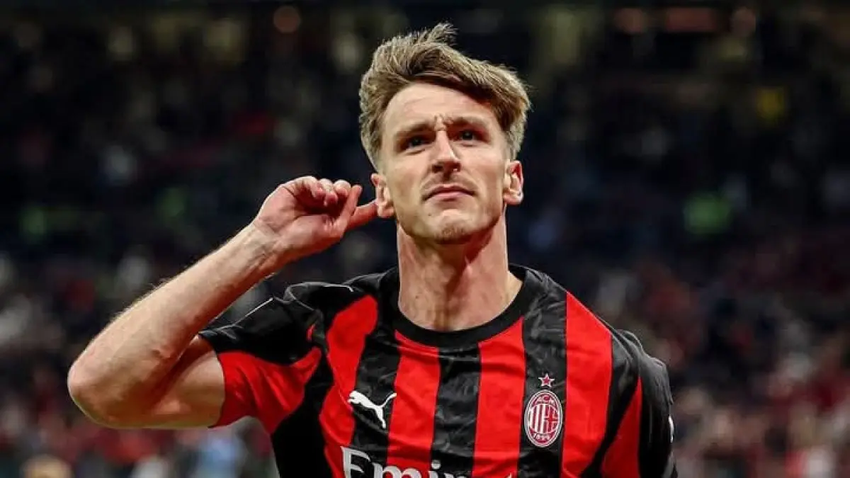 ANDALAN: Alexis Saelemaekers, sayap kanan AC Milan yang diincar Napoli. (Istimewa) 