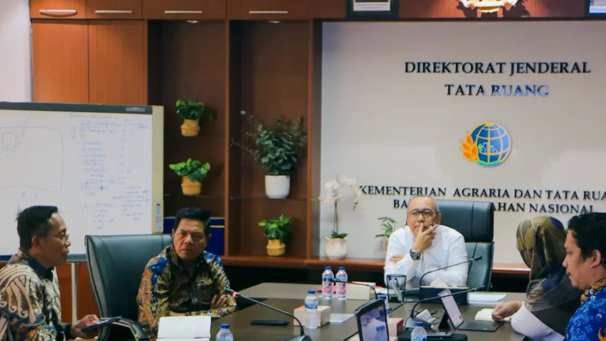 KUNJUNGAN: Bupati dan Sekda Lombok Timur (Lotim) saat kunjungan Direktur Jenderal (Dirjen) Tata Ruang Kementerian Agraria dan Tata Ruang/Badan Pertanahan Nasional (ATR/BPN) di Jakarta