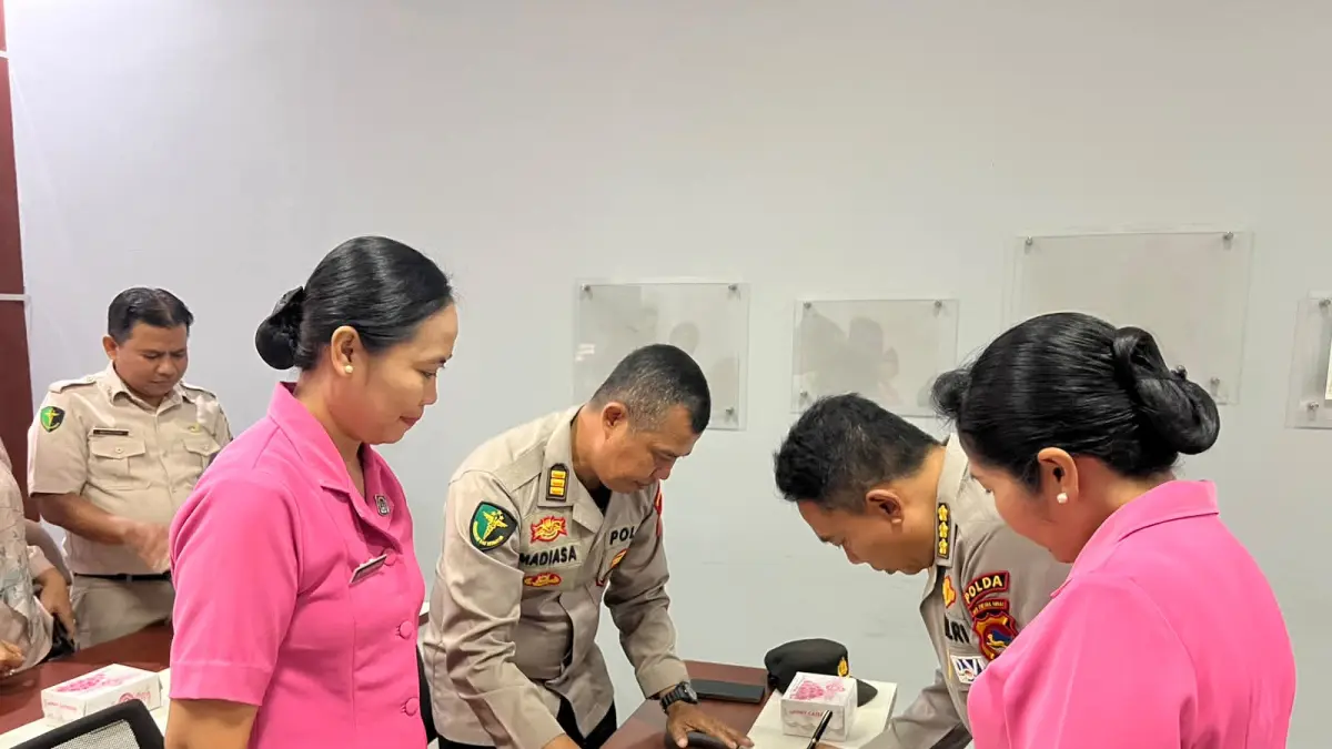 Penandatanganan pakta integritas di Biddokkes Polda NTB.