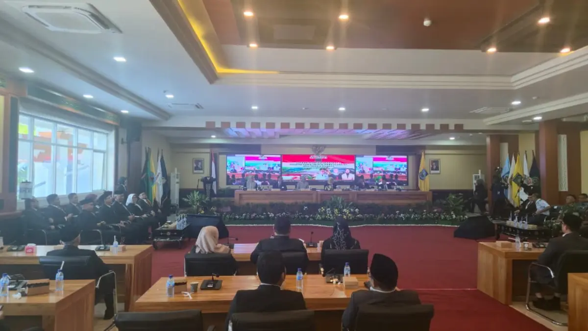 Rapat Paripurna DPRD Provinsi NTB dalam rangka Penyerahan Laporan Hasil Pemeriksaan (LHP) BPK RI atas Laporan Keuangan Pemerintah Provinsi Nusa Tenggara Barat Tahun Anggaran 2025 berlangsung di Ruang Rapat Utama Kantor Gubernur NTB, Jumat (5/6/2026).