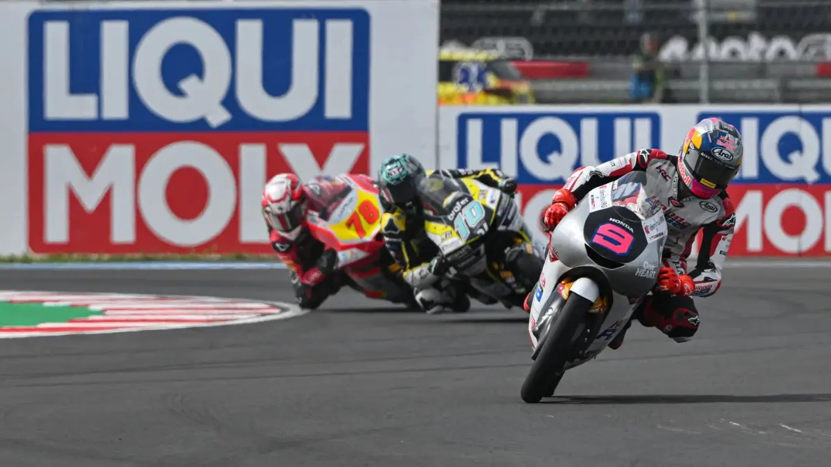 Veda Ega Pratama tampil impresif di Moto3 Hungaria. Pembalap Indonesia finis kedua pada Practice dan lolos langsung ke Q2. (motogp.com)