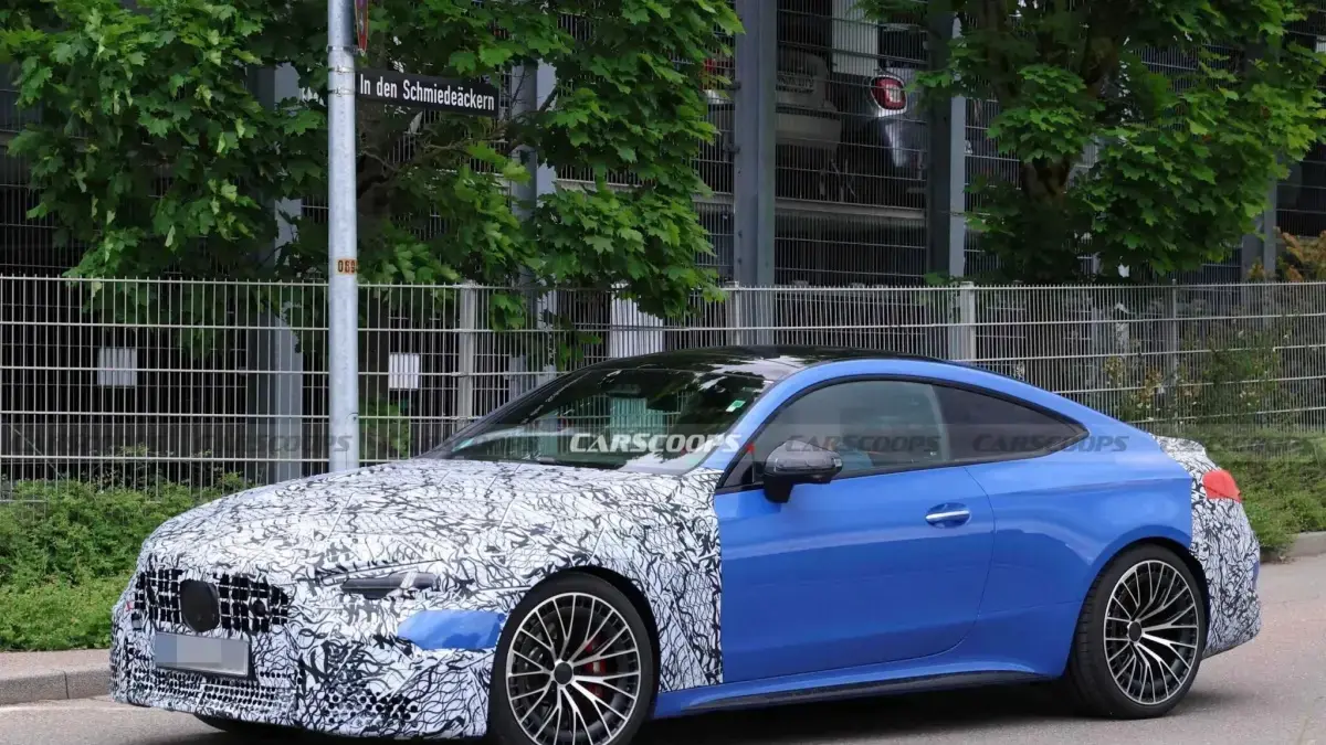 Fotografer mata-mata telah mengabadikan gambar Mercedes-AMG CLE 53 versi facelift.(carscoops)