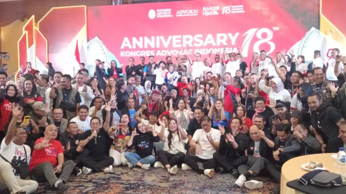Rakernas ADVOKAI 2026 di NTB ditutup meriah lewat HUT KAI ke-18, teater hukum, serta penghargaan bagi advokat dan DPD terbaik.