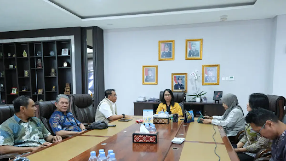 SINERGI BUDAYA DAN HUKUM: Kepala Kantor Wilayah Kementerian Hukum NTB, I Gusti Putu Milawati, menerima kunjungan Sekretaris Daerah Kabupaten Sumbawa beserta jajaran di Kantor Wilayah Kemenkum NTB, Jumat (5/6/2026).