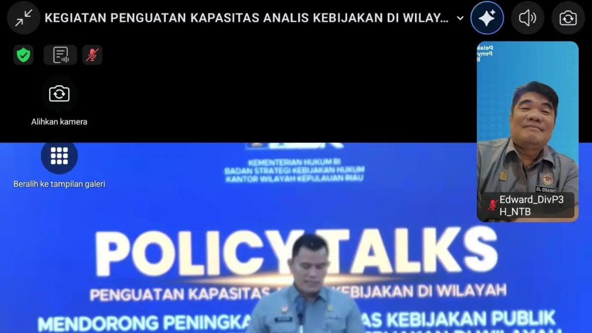 Kepala Divisi Peraturan Perundang-undangan dan Pembinaan Hukum Kanwil Kemenkum NTB Edward James Sinaga bersama Tim Pokja BSK dan para Analis Kebijakan mengikuti kegiatan Policy Talks bertema “Mendorong Peningkatan Kualitas Kebijakan Publik melalui Peran Strategis Analis Kebijakan di Wilayah” secara daring di lingkungan Kanwil Kemenkum NTB, Senin (8/6/2026).