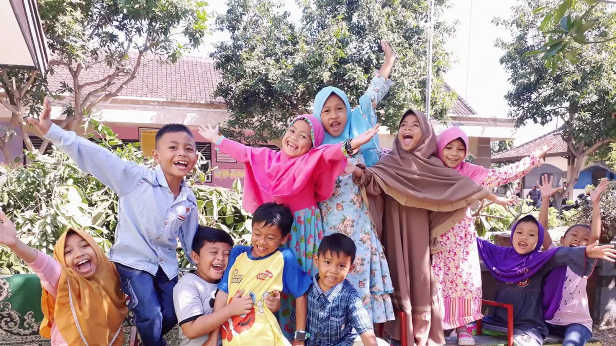 KEGIATAN 2019: Peserta Community Activity bermain bersama saat jam istirahat. (Istimewa)