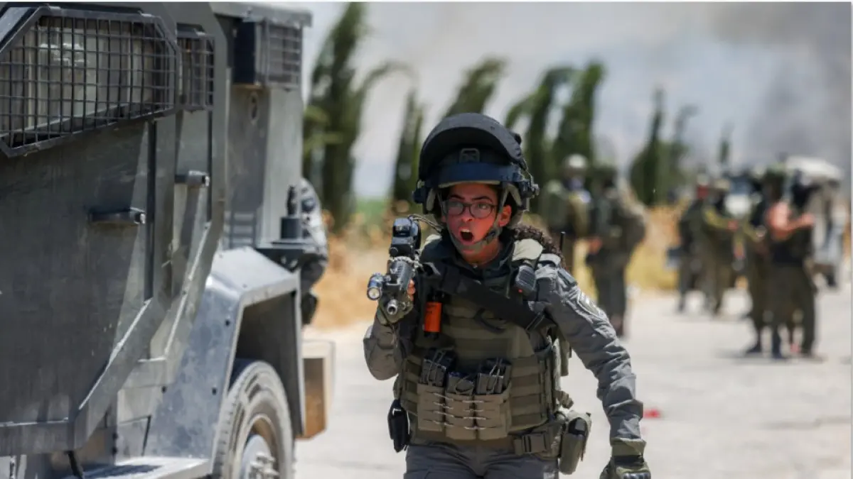 MANFAATKAN TEKNOLOGI: Tentara Israel menyadap percakapan telepon warga Palestina menggunakan aplikasi cloud Azure. (AFP)