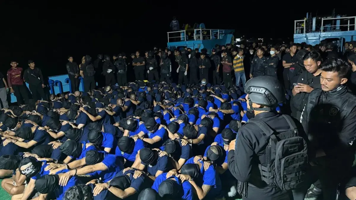 Ratusan warga binaan atau narapidana dari 4 daerah berbeda dipindahkan ke Pulau nusakambangan, Cilacap, Jawa Tengah, pada Senin (8/6). (Ditjenpas Kementerian Impas)