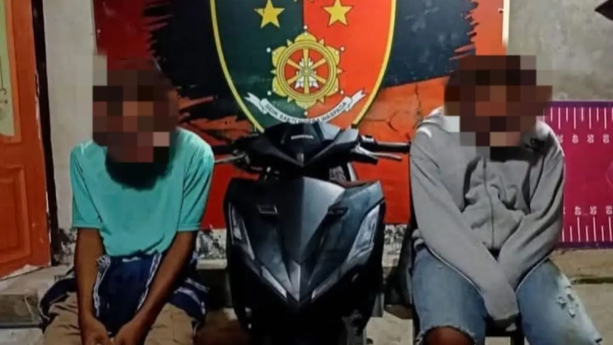 Dua pelajar berinisial A dan F diamankan di Polres Dompu, Senin (8/6).