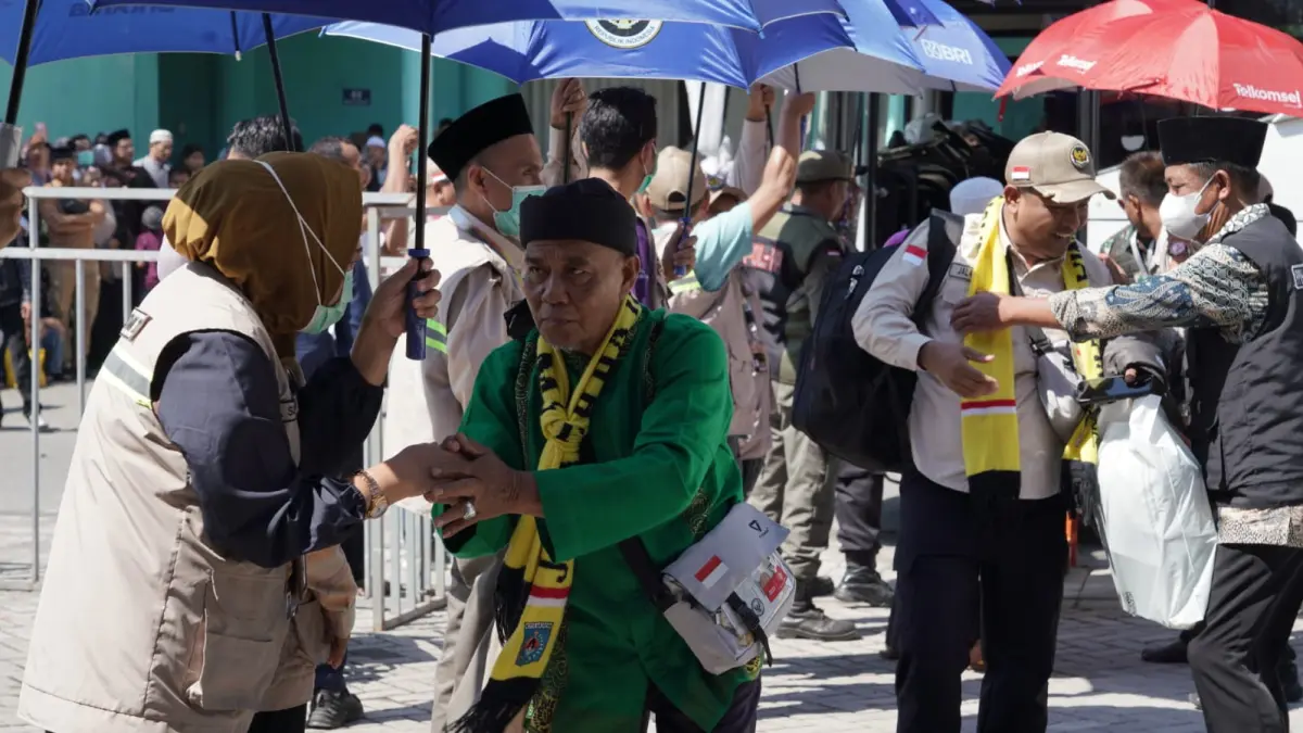Jamaah haji NTB saat tiba di Asrama Haji Embarkasi Lombok, beberapa waktu lalu. (KANWIL KEMENHAJ NTB FOR LOMBOK POST).