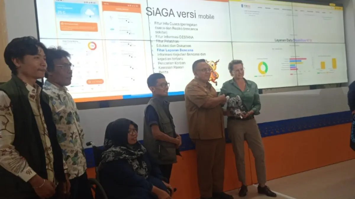 KOLABORASI: Pihak Konjen Australia, BPBD NTB, dan penyandang disabilitas, usai diskusi penanganan bencana. (Wahyu/Lombok Post) 