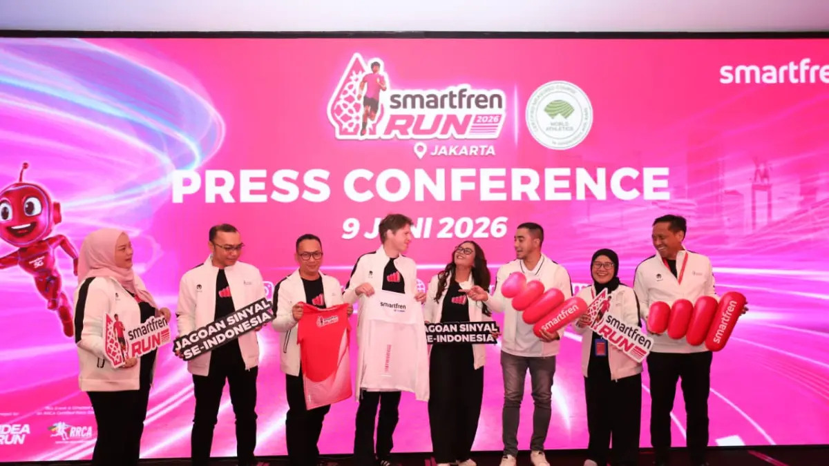 Dari kiri: Regional Group Head Jakarta Banten XLSMART Rd. Sofia Purbayanti, Core Planning Design & Deployment XLSMART Eben Eliezer Pandapotan, Group Head Marketing SMARTFREN XLSMART Astiyanto Tri Muktiwibowo, Direktur & Chief Commercial Officer XLSMART David Arcelus Oses, Head of Brand Marketing SMARTFREN XLSMART Edtine Pamilien Gensana, Group Head Corporate Communication & Sustainability XLSMART Reza Mirza, Komisi Road Race Event Satyo Haryo Wibisono, dan Race Director SMARTFREN Run Safrita Aryana berfoto bersama usai Press Conference SMARTFREN Run 2026 dan kampanye “Jagoan Sinyal Se-Indonesia” di XLSMART Tower, Jakarta, Selasa (9/6).
