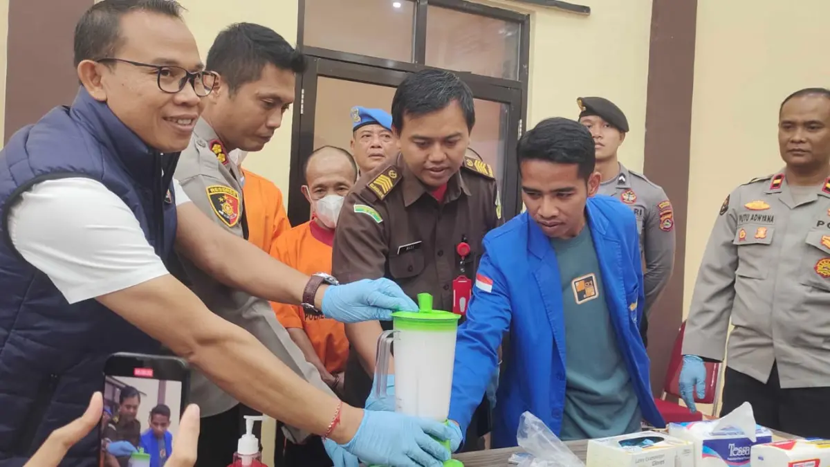 BERAGAM: Polres Lombok Utara melakukan pemusnahan narkotika jenis sabu sebanyak 69,97 gram, Selasa (9/6).