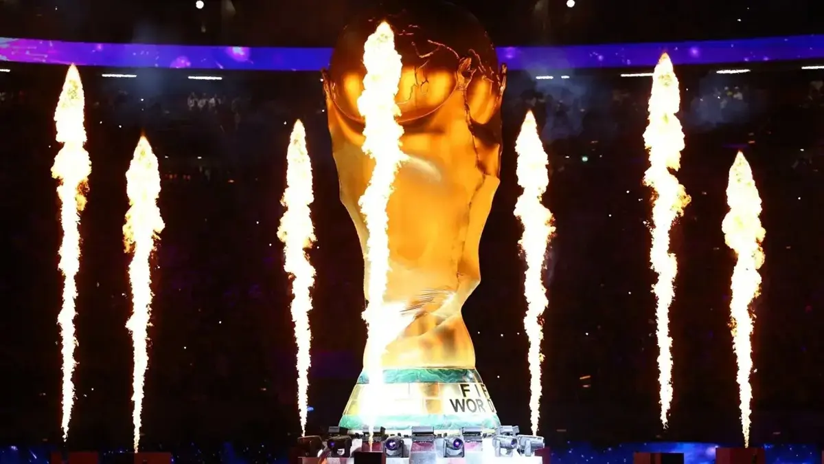 Harga tiket pertandingan Piala Dunia 2026 yang terlalu mahal menjadi sorotan utama. Banyak hotel sekitar venue masih kosong jelang perhelatan akbar. (Jawa Pos)