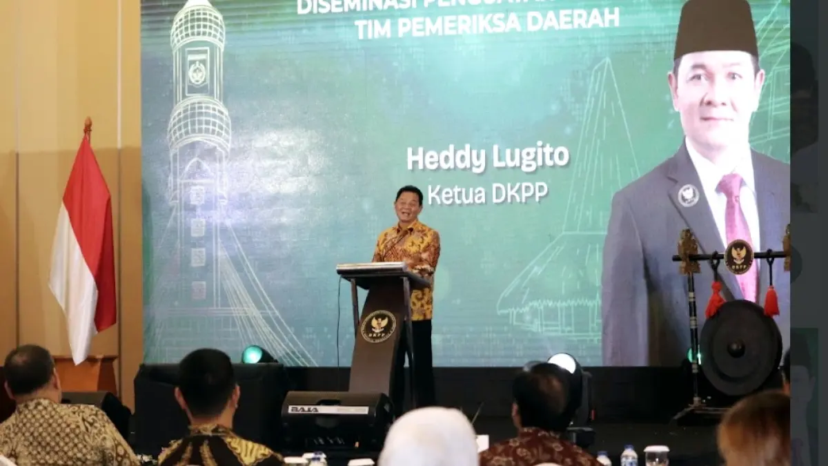 Ketua DKPP Heddy Lugito menyampaikan paparan dalam forum Diseminasi Penguatan Kapasitas Tim Pemeriksa Daerah (TPD) Wilayah III di Hotel Merumatta Senggigi, Lombok Barat, Selasa malam (9/6).