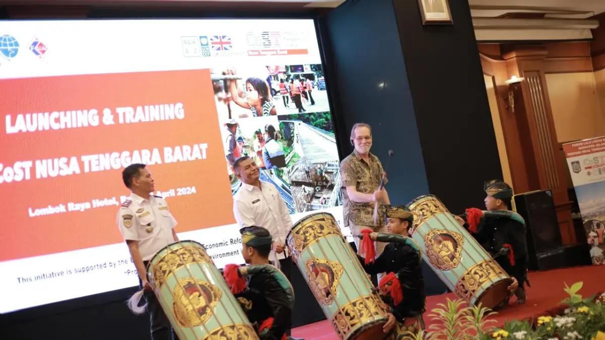 Kolaborasi multipihak dalam program CoST mendorong transparansi infrastruktur dan keterbukaan data proyek pembangunan di NTB.