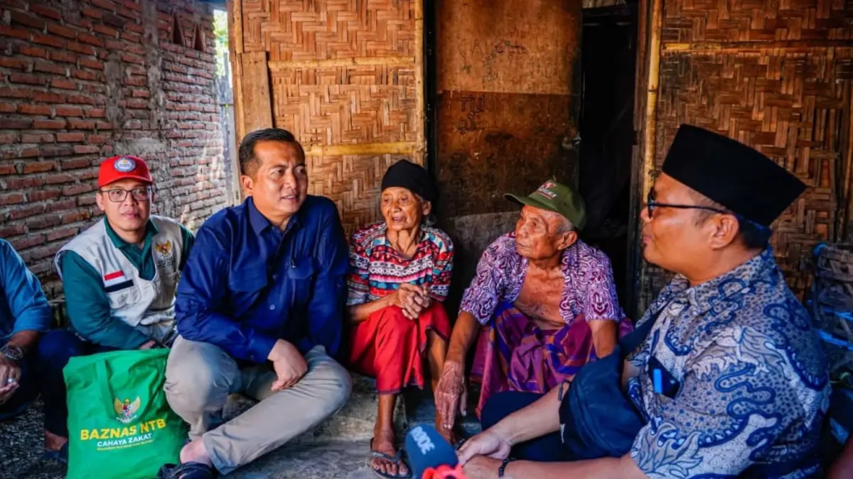 LIHAT LANGSUNG: Gubernur NTB Lalu Muhamad Iqbal mengunjungi keluarga penerima manfaat (KPM) Program Desa Berdaya di Desa Padasuka, Lunyuk, Sumbawa, awal Mei lalu. (BIRO UMUM DAN ADPIM SETDA NTB FOR LOMBOK POST)