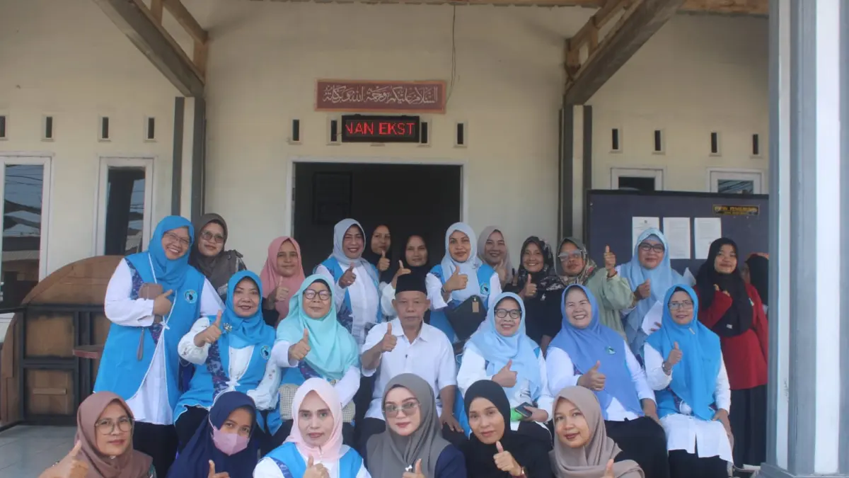 BKOW NTB saat melaksanakan program di Desa Barabali. (IST/LOMBOK POST)