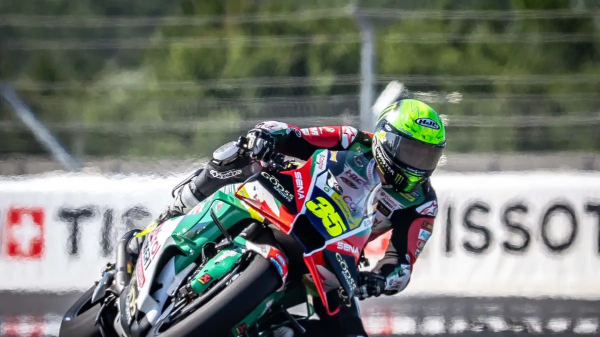 Cal Crutchlow kembali dipercaya menggantikan Johann Zarco di MotoGP Brno dan Assen 2026 karena rider LCR Honda itu masih cedera. (Akun X LCR Team)