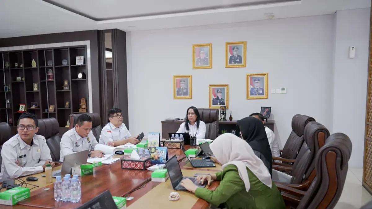 Kepala Kanwil Kemenkum NTB bersama Tim Perancang Peraturan Perundang-undangan memimpin harmonisasi enam Raperbup Kabupaten Bima guna memperkuat tata kelola pemerintahan yang transparan dan akuntabel.